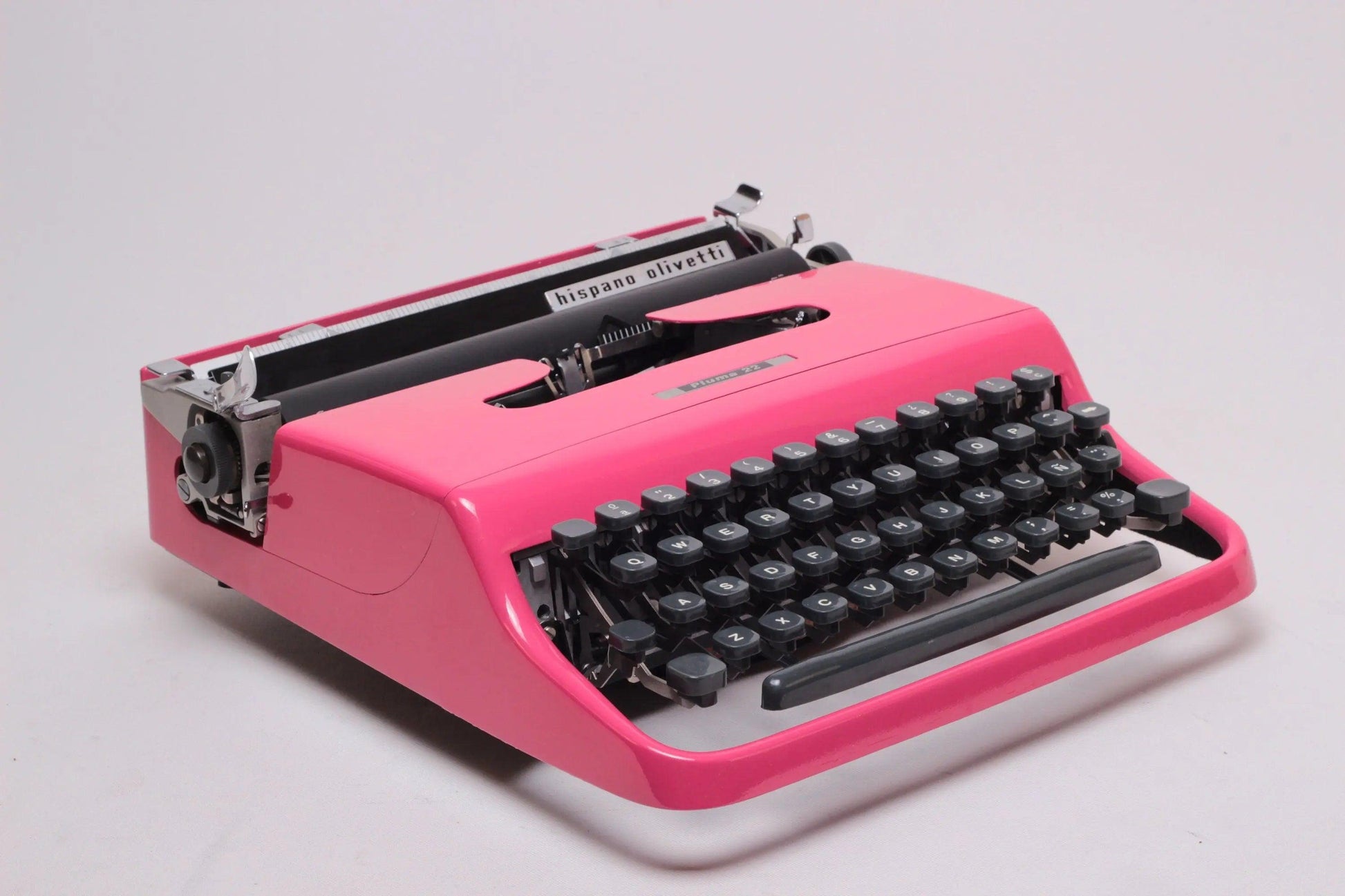 SOLD! Olivetti Pluma 22 Manual Vintage Typewriter, Portable, Serviced - ElGranero Typewriter.Company