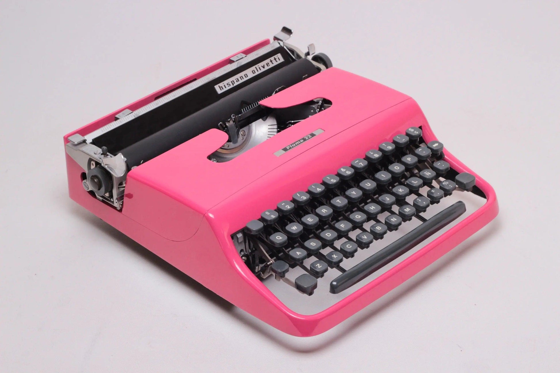 SOLD! Olivetti Pluma 22 Manual Vintage Typewriter, Portable, Serviced - ElGranero Typewriter.Company