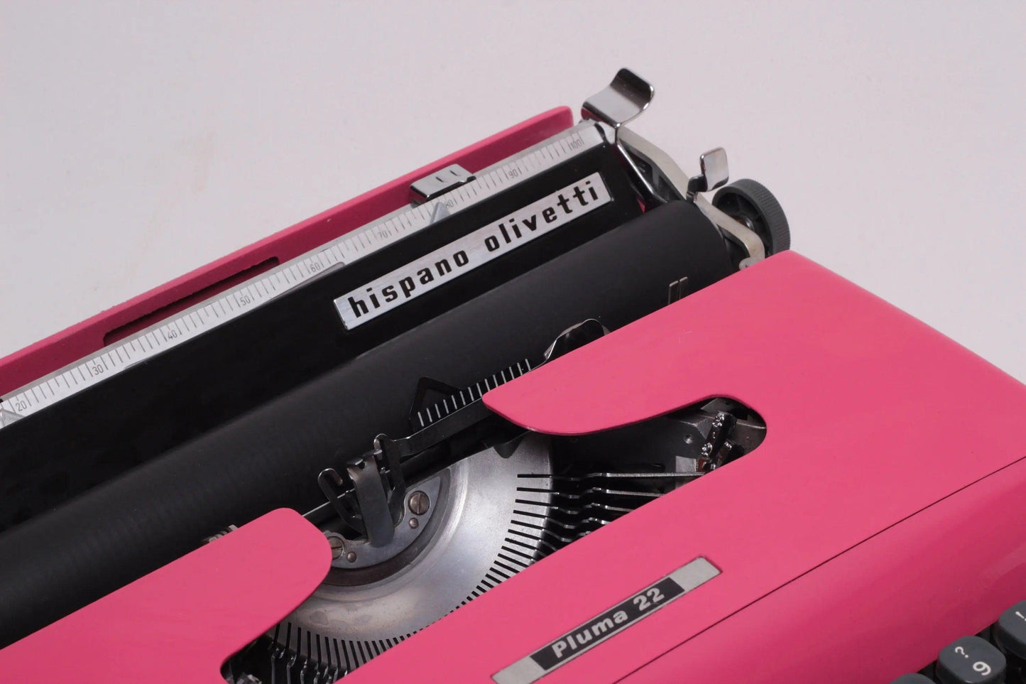 SOLD! Olivetti Pluma 22 Manual Vintage Typewriter, Portable, Serviced - ElGranero Typewriter.Company