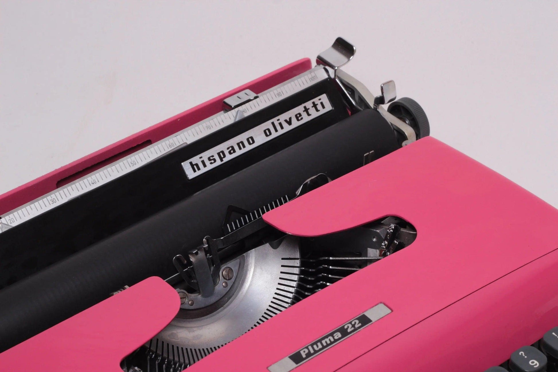 SOLD! Olivetti Pluma 22 Manual Vintage Typewriter, Portable, Serviced - ElGranero Typewriter.Company
