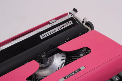 SOLD! Olivetti Pluma 22 Manual Vintage Typewriter, Portable, Serviced - ElGranero Typewriter.Company