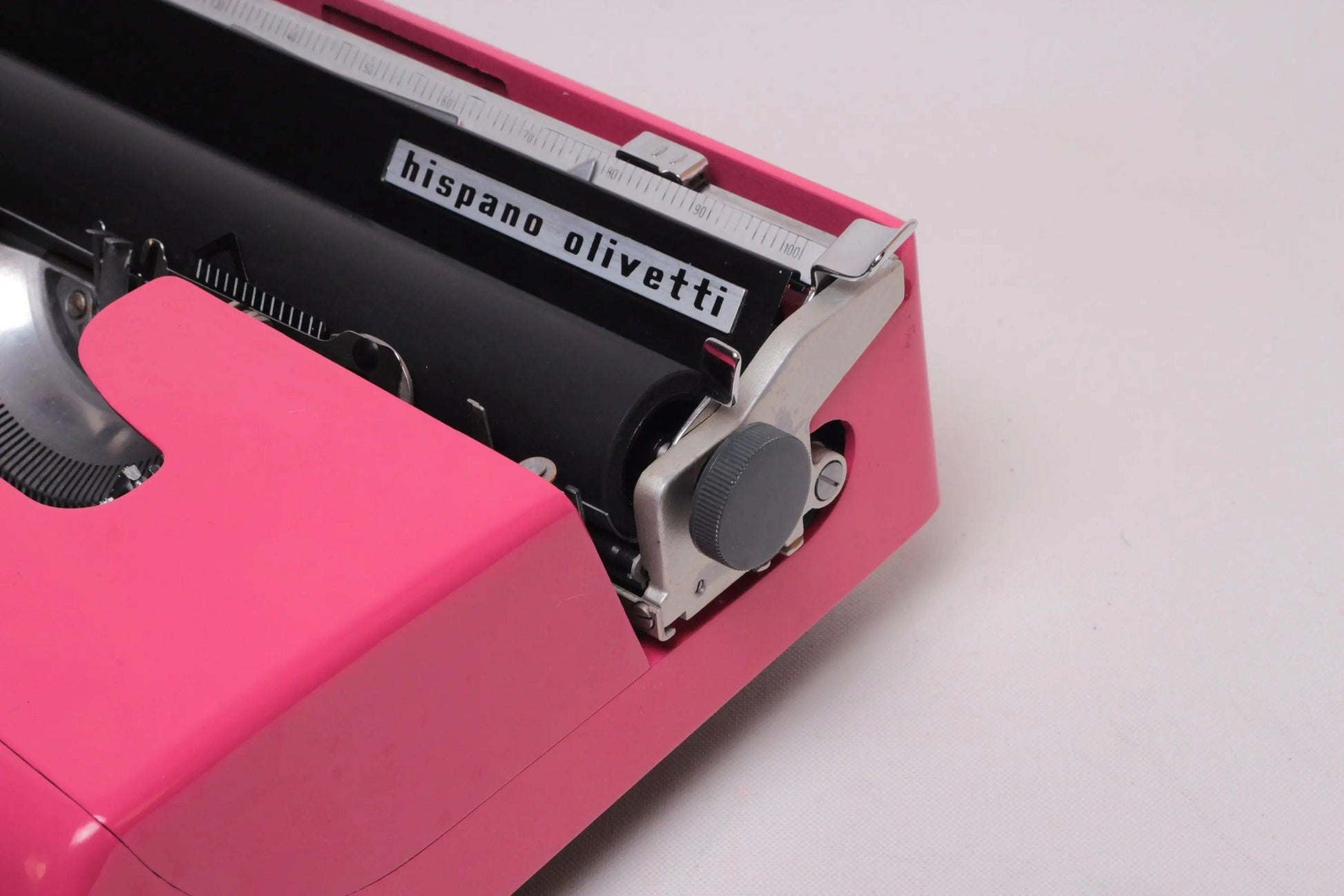 SOLD! Olivetti Pluma 22 Manual Vintage Typewriter, Portable, Serviced - ElGranero Typewriter.Company