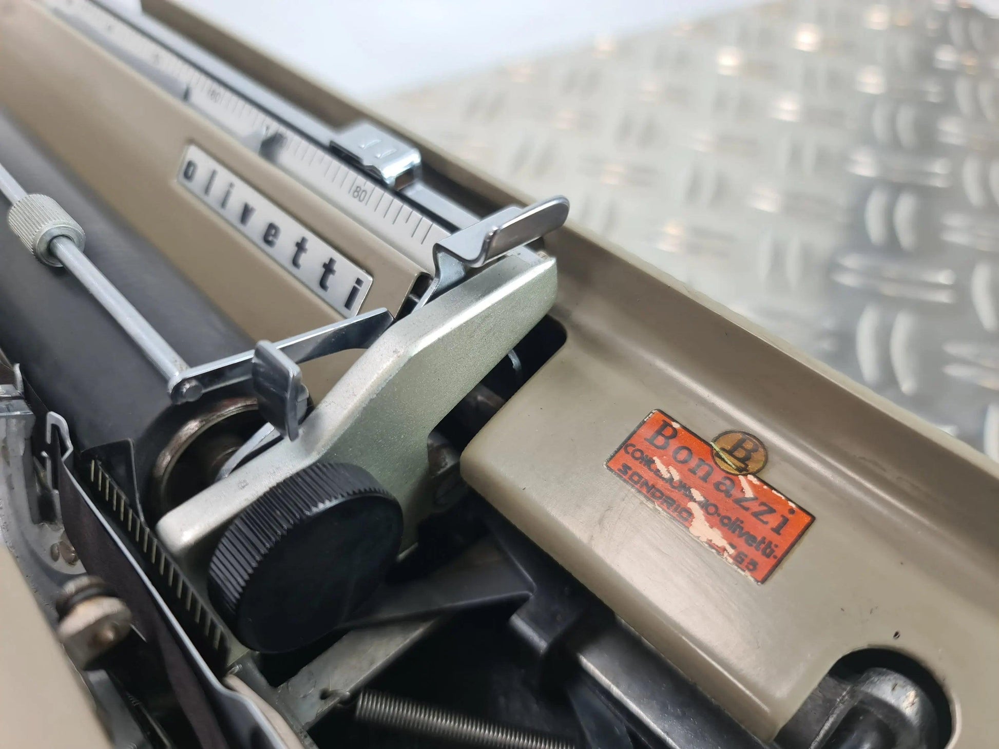 SOLD! Olivetti Lettera 22 Manual Vintage Typewriter, Portable, Serviced - ElGranero Typewriter.Company