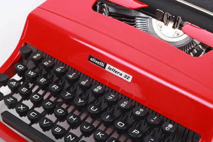 Olivetti Lettera 32 Glossy Red Vintage Manual Typewriter, Refurbished - ElGranero Typewriter.Company