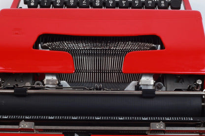 Olivetti Lettera 32 Glossy Red Vintage Manual Typewriter, Refurbished - ElGranero Typewriter.Company