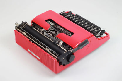 Olivetti Lettera 32 Glossy Red Vintage Manual Typewriter, Refurbished - ElGranero Typewriter.Company