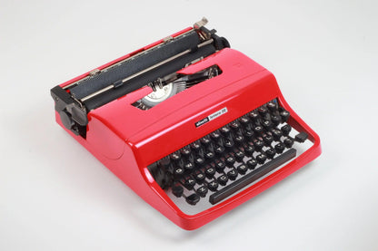 Olivetti Lettera 32 Glossy Red Vintage Manual Typewriter, Refurbished - ElGranero Typewriter.Company