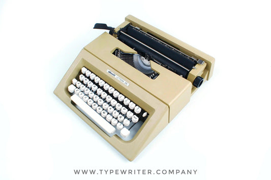 Olivetti Lettera 25 Beige, Vintage Manual Typewriter, Serviced - ElGranero Typewriter.Company