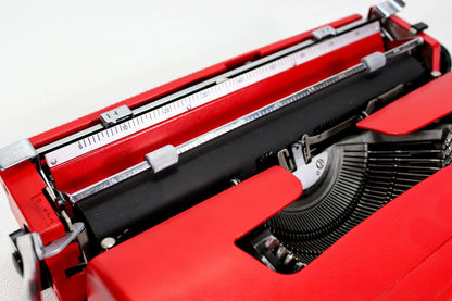 Olivetti Lettera 32 Red, Vintage Manual Typewriter, Restored - ElGranero Typewriter.Company