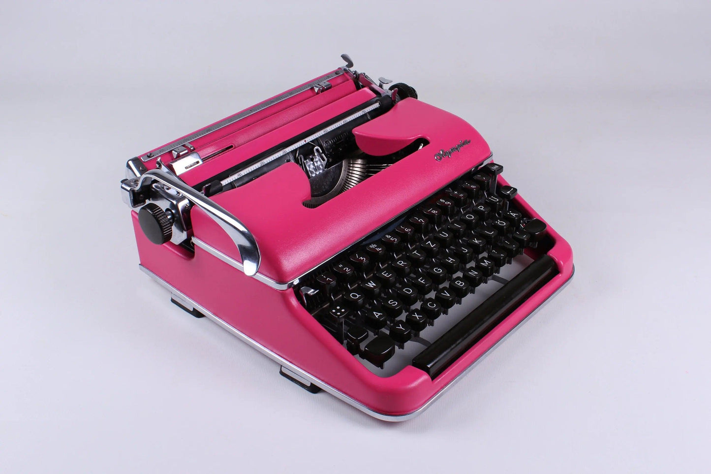 SOLD! Olympia SM3 Dark Pink, Vintage QWERTZ Typewriter, Refurbished - ElGranero Typewriter.Company