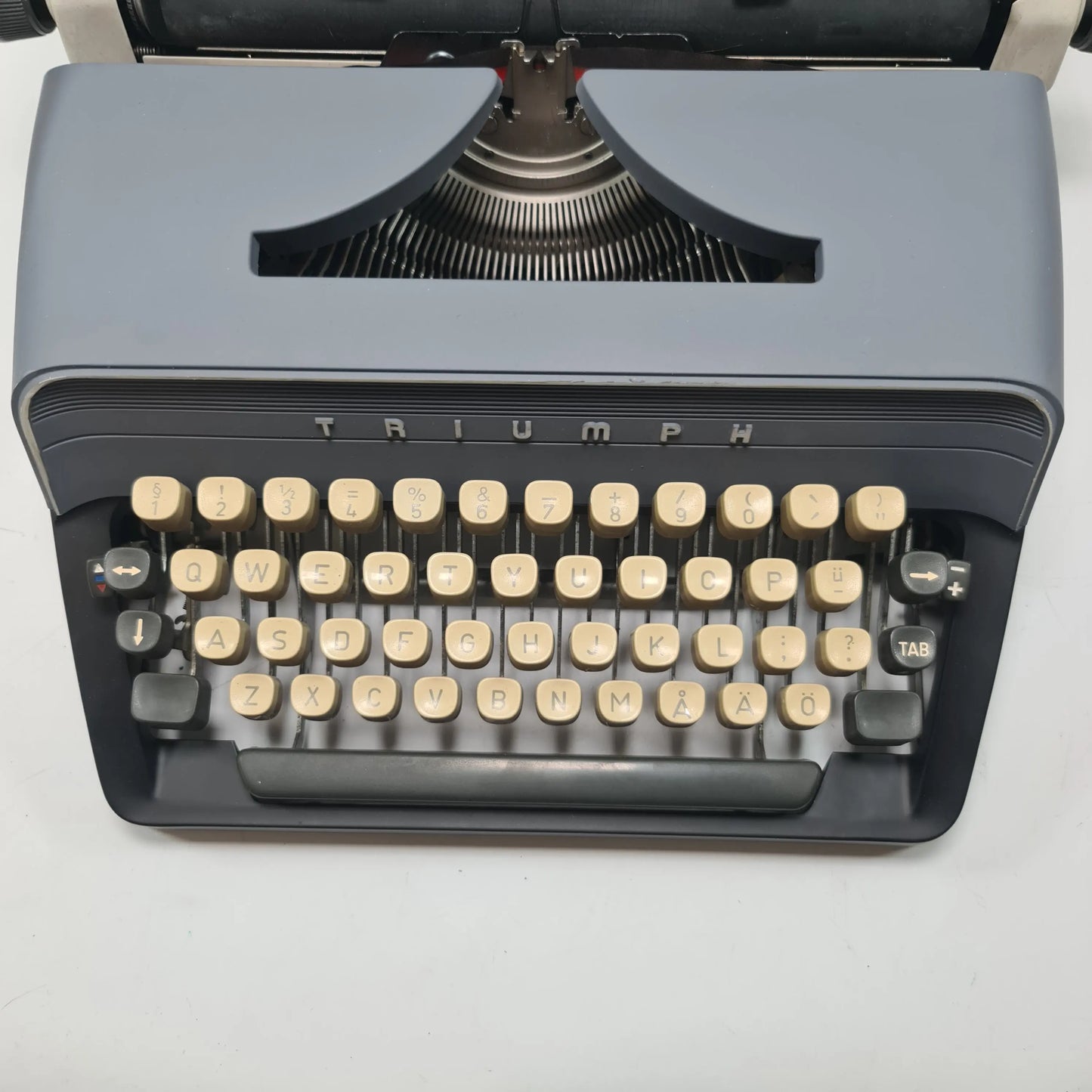 Triumph Gabrielle 20 Manual Vintage Typewriter, QWERTY, Refurbished - ElGranero Typewriter.Company