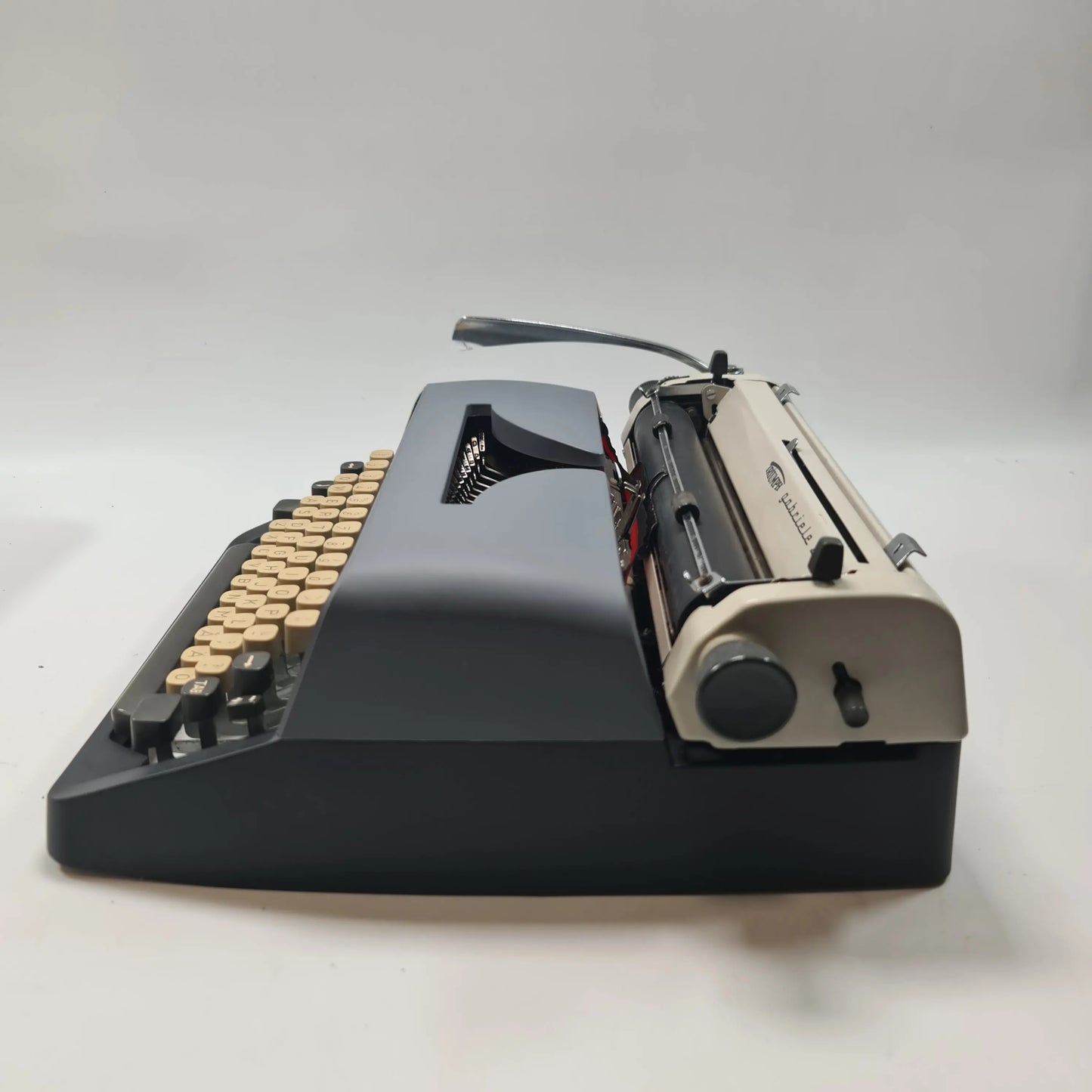 Triumph Gabrielle 20 Manual Vintage Typewriter, QWERTY, Refurbished - ElGranero Typewriter.Company