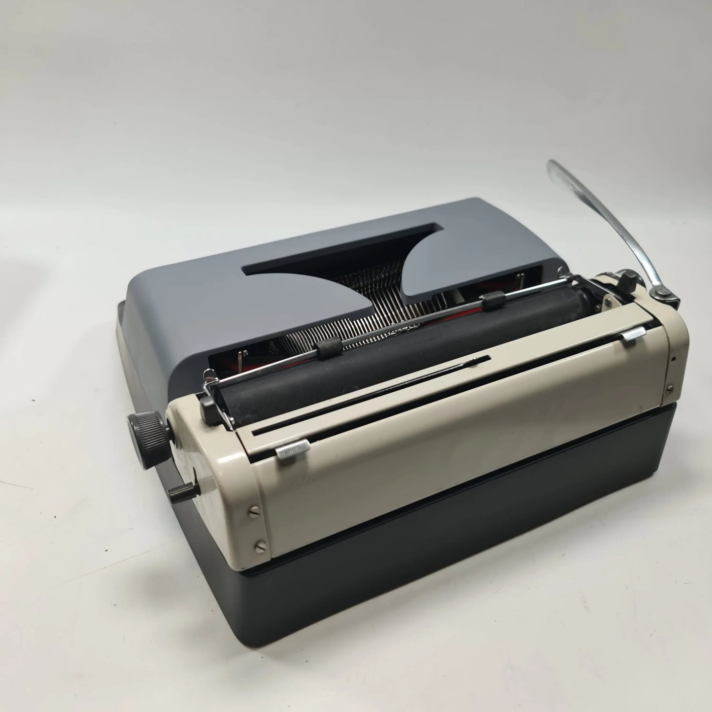 Triumph Gabrielle 20 Manual Vintage Typewriter, QWERTY, Refurbished - ElGranero Typewriter.Company