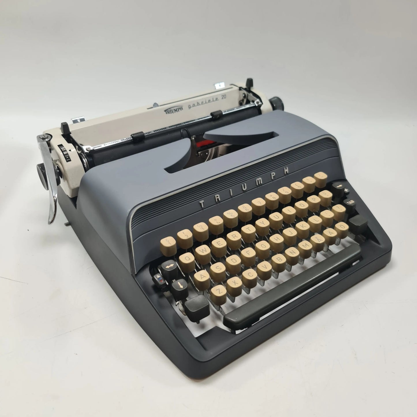 Triumph Gabrielle 20 Manual Vintage Typewriter, QWERTY, Refurbished - ElGranero Typewriter.Company