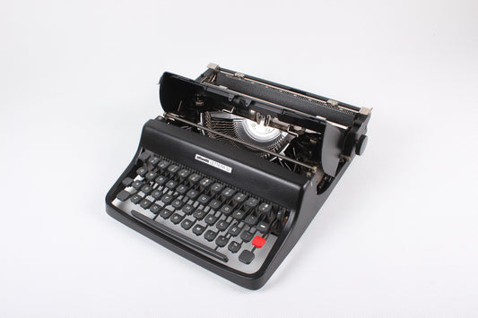 BEST GIFT! OLIVETTI Lettera 32 - black portable typewriter - working vintage typewrite - qwerty- rare typewriter