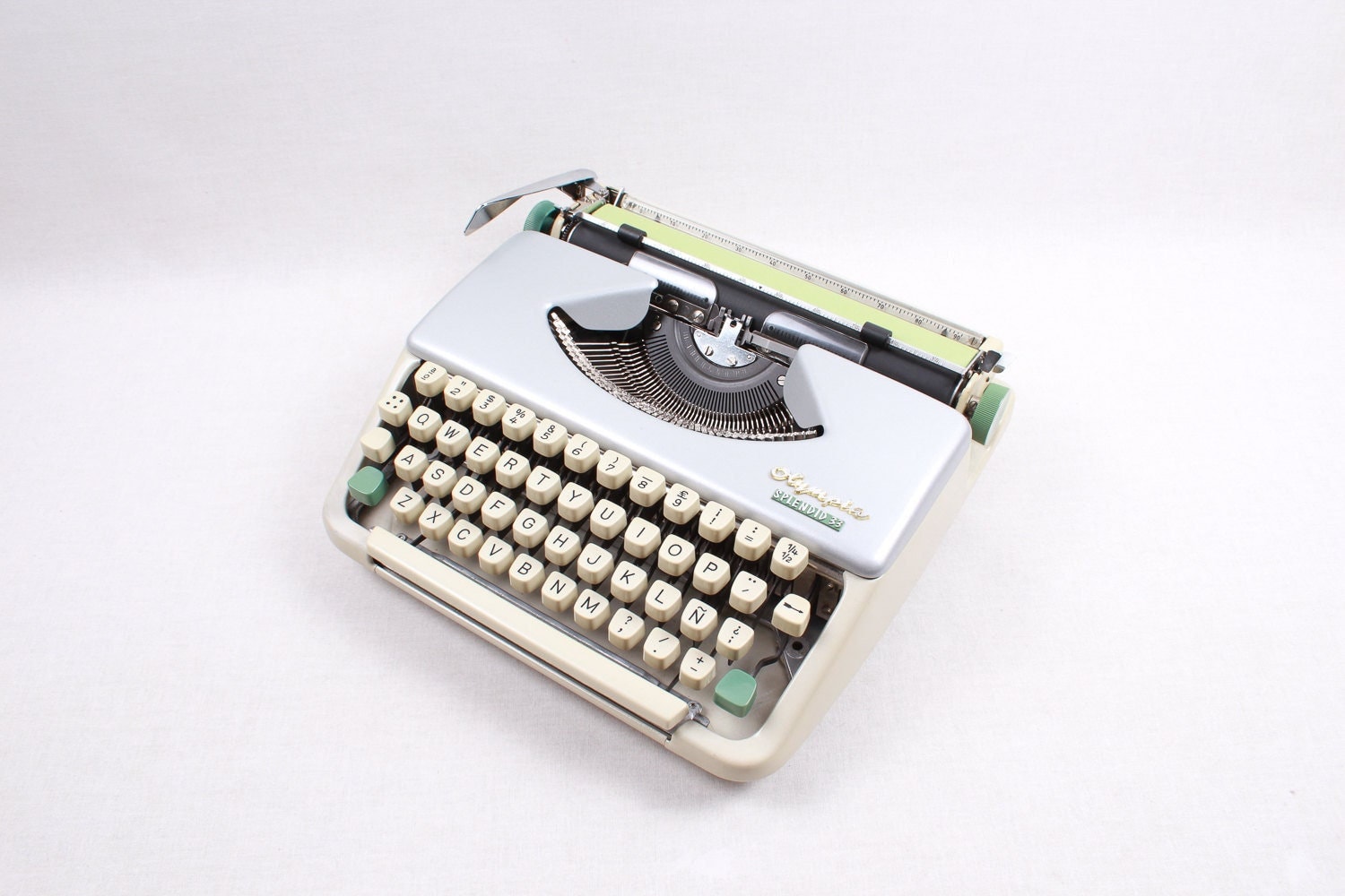 SALE! - Olympia Splendid 33 Cream & Silver Typewriter, Vintage, Mint Condition, Professionally Serviced