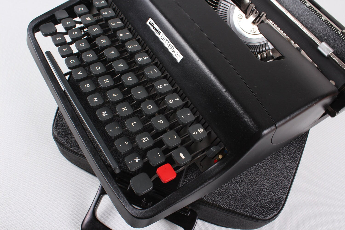 BEST GIFT! OLIVETTI Lettera 32 - black portable typewriter - working vintage typewrite - qwerty- rare typewriter